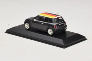 Mini Cooper One R50 Zaļš Ar Vācijas Karogu Minichamps 1:43 MINI033 Metāls — attēls 3 no 5