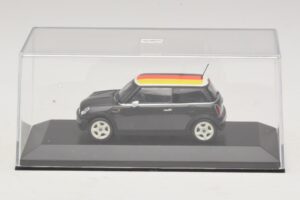 Mini Cooper One R50 Zaļš Ar Vācijas Karogu Minichamps 1:43 MINI033 Metāls — attēls 4 no 5