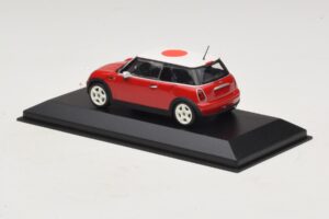 Mini Cooper One R50 Sarkans Ar Japānas Karogu Minichamps 1:43 MINI034 Metāls — attēls 3 no 5