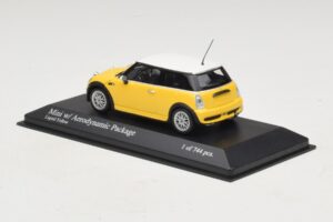 Mini Cooper One R50 ar Aero Paku Dzeltens Minichamps 1:43 431138274 Metāls — attēls 3 no 4