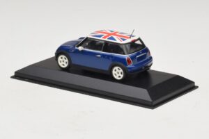 Mini Cooper S R53 Zils Ar Lielbritānijas Karogu Minichamps 1:43 MINI026 Metāls — attēls 3 no 4