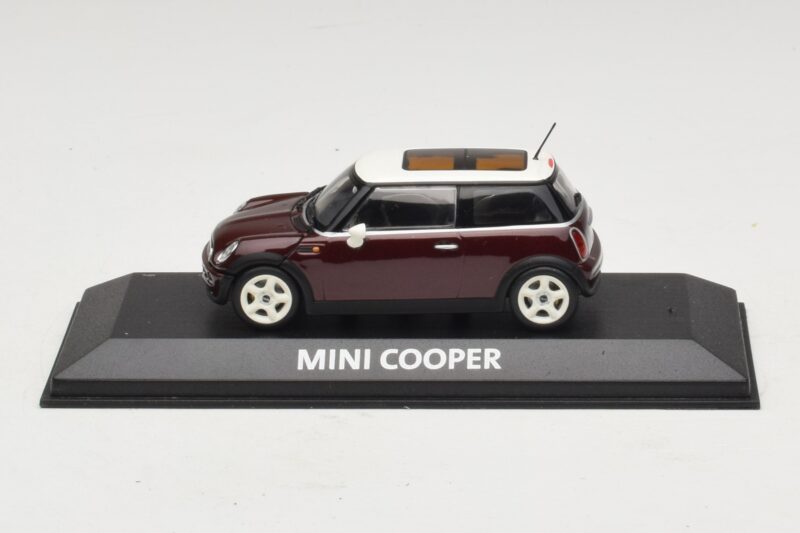 Mini Cooper S R53 Tumši Sarkans Ar Panorāmas Jumtu Minichamps 1:43 Mini Cooper S R53 Tumši Sarkans Ar Panorāmas Jumtu Minichamps 1:43 MINI019 Metāls