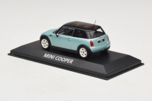 Mini Cooper S R53 Gaiši Zils Metālisks Ar Melnu Jumtu Minichamps 1:43 MINI030 Metāls — attēls 3 no 4