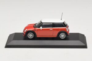 Mini Cooper S R53 Sarkans Ar Baltu Jumtu Minichamps 1:43 MINI025 Metāls