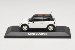 Mini Cooper S R53 Balts Ar Melnu Jumtu Minichamps 1:43 MINI027 Metāls