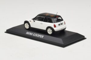 Mini Cooper S R53 Balts Ar Melnu Jumtu Minichamps 1:43 MINI027 Metāls — attēls 3 no 4