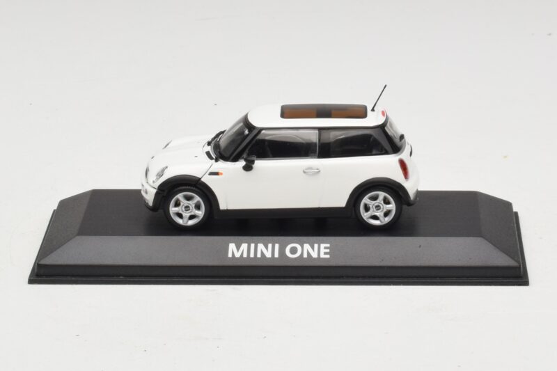 Mini Cooper S R53 Balts Ar Panorāmas Jumtu Minichamps 1:43 MINI020 Metāls