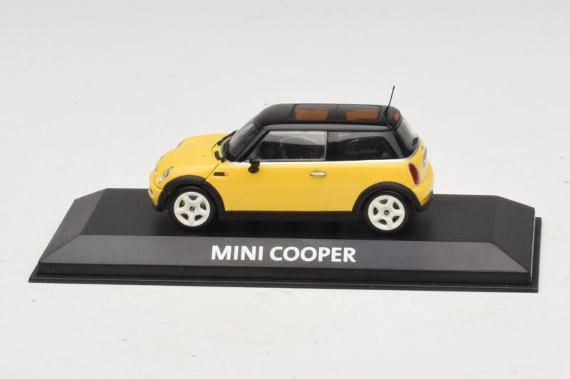 Mini Cooper S R53 Dzeltens Ar Melnu Jumtu Minichamps 1:43 MINI031 Metāls