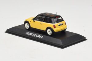 Mini Cooper S R53 Dzeltens Ar Melnu Jumtu Minichamps 1:43 MINI031 Metāls — attēls 3 no 4