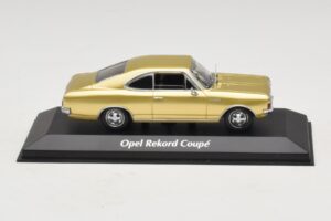 Opel Rekord C Kupeja Zeltains Maxichamps 1:43 Opel Rekord C Kupeja Zeltains Maxichamps 1:43 940046120 Metāls