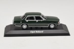 Opel Rekord D Tumši Zaļš Maxichamps 1:43 Opel Rekord D Tumši Zaļš Maxichamps 1:43 940044001 Metāls