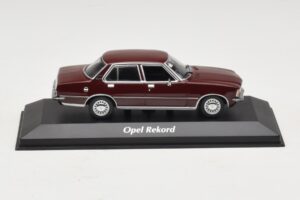 Opel Rekord D Tumši Sarkans Maxichamps 1:43 Opel Rekord D Tumši Sarkans Maxichamps 1:43 940044000 Metāls