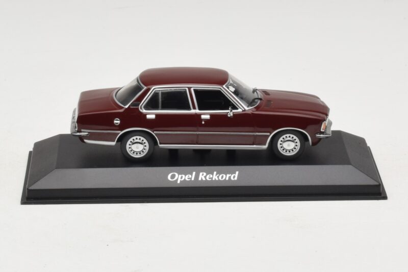 Opel Rekord D Tumši Sarkans Maxichamps 1:43 940044000 Metāls