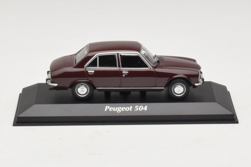 Peugeot 504 Tumši Sarkans Maxichamps 1:43 940112500 Metāls