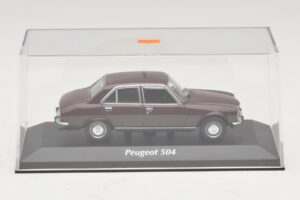 Peugeot 504 Tumši Sarkans Maxichamps 1:43 940112500 Metāls — attēls 4 no 5