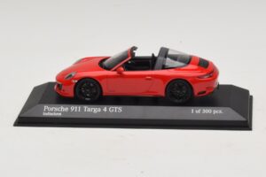 Porsche 911 991.1 Targa 4 GTS Sarkans Minichamps 1:43 410067340 Metāls