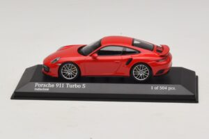 Porsche 911 991.1 Turbo S Sarkans Minichamps 1:43 410067170 Metāls