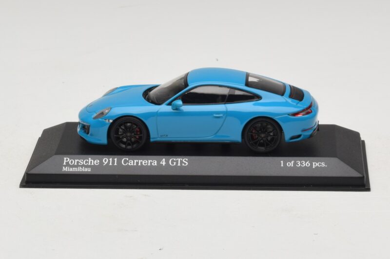 Porsche 911 991.2 Carrera 4 GTS Miami Blue Minichamps 1:43 410067322 Metāls