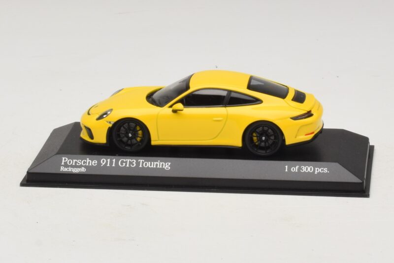Porsche 911 991.2 GT3 Touring Dzeltens Minichamps 1:43 410067421 Metāls