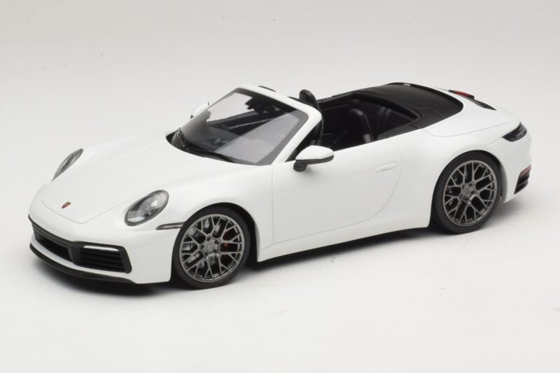 Porsche 911 992 Carrera 4S Kabriolets Balts Minichamps 1:18 155067330 Metāls