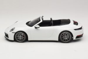 Porsche 911 992 Carrera 4S Kabriolets Balts Minichamps 1:18 155067330 Metāls — attēls 3 no 6