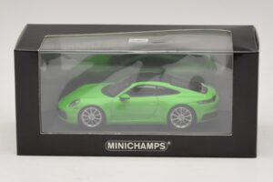 Porsche 911 992 Carrera 4S Zaļš Minichamps 1:43 410069322 Metāls — attēls 5 no 5