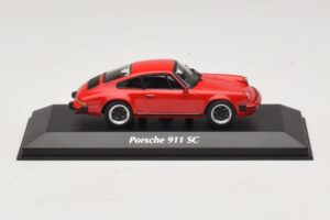 Porsche 911 SC Sarkans Maxichamps 1:43 940062021 Metāls