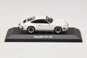 Porsche 911 SC Balts Maxichamps 1:43 940062020 Metāls