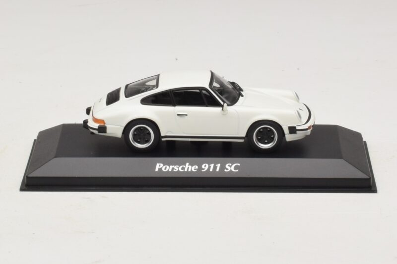 Porsche 911 SC Balts Maxichamps 1:43 940062020 Metāls
