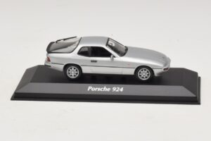 Porsche 924 Sudraba Maxichamps 1:43 940062120 Metāls