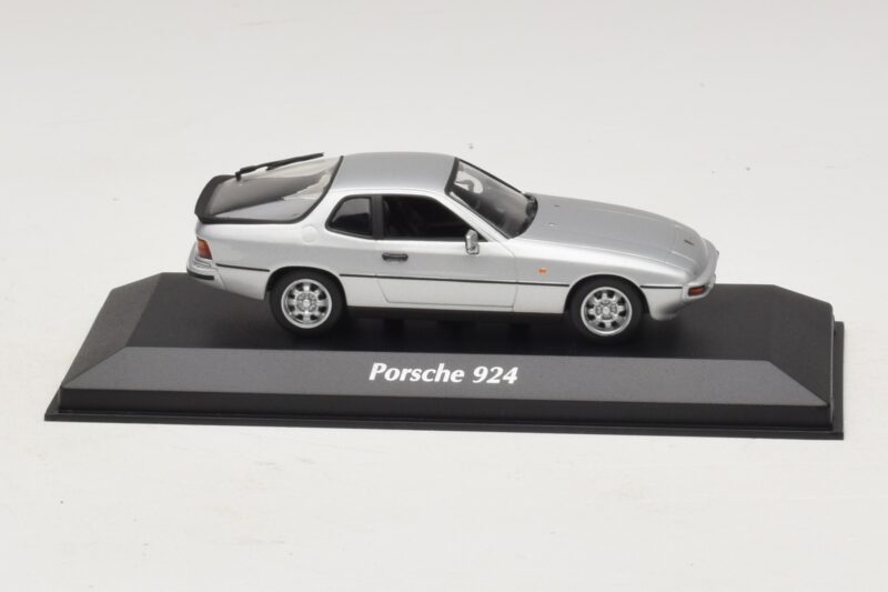 Porsche 924 Sudraba Maxichamps 1:43 940062120 Metāls