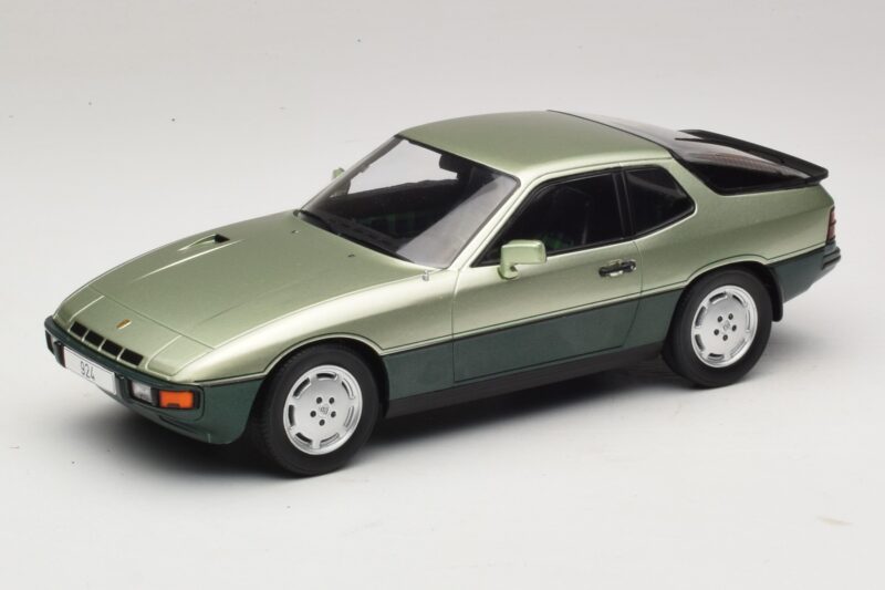 Porsche 924 Turbo Gaiši Zaļš & Tumši Zaļš MCG 1:18 MCG18660 Metāls