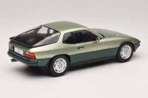 Porsche 924 Turbo Gaiši Zaļš & Tumši Zaļš MCG 1:18 MCG18660 Metāls — attēls 2 no 6