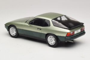 Porsche 924 Turbo Gaiši Zaļš & Tumši Zaļš MCG 1:18 MCG18660 Metāls — attēls 5 no 6