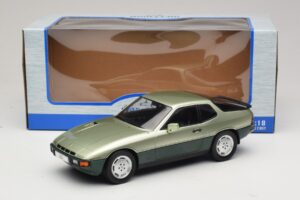 Porsche 924 Turbo Gaiši Zaļš & Tumši Zaļš MCG 1:18 MCG18660 Metāls — attēls 6 no 6