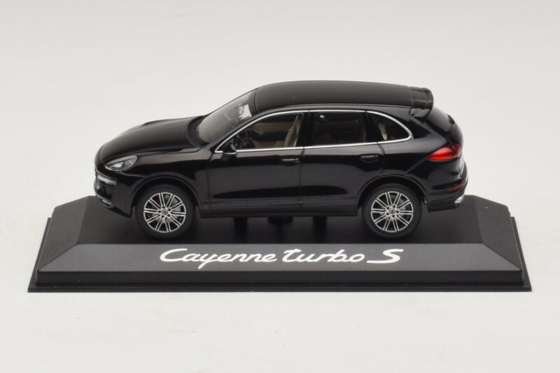 Porsche Cayenne 958 Turbo S Melns Minichamps 1:43 Porsche Cayenne 958 Turbo S Melns Minichamps 1:43 WAP0200220E Metāls