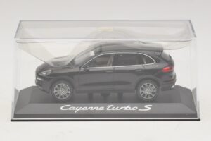 Porsche Cayenne 958 Turbo S Melns Minichamps 1:43 WAP0200220E Metāls — attēls 4 no 5