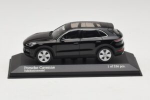 Porsche Cayenne Melns Metālisks Minichamps 1:43 410066301 Metāls