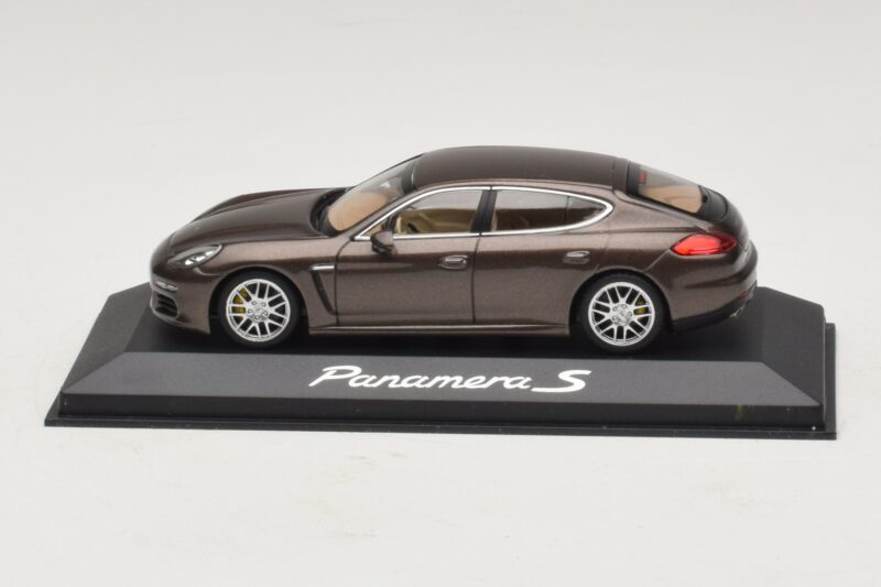 Porsche Panamera 970 S Brūns Metālisks Minichamps 1:43 Porsche Panamera 970 S Brūns Metālisks Minichamps 1:43 WAP0203400E Metāls