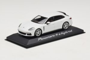 Porsche Panamera 971 4 E-Hybrid Balts Minichamps 1:43 WAP0207620H Metāls — attēls 2 no 5