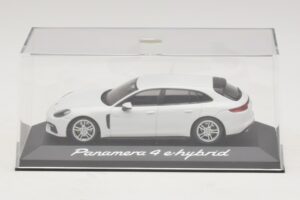 Porsche Panamera 971 4 E-Hybrid Balts Minichamps 1:43 WAP0207620H Metāls — attēls 4 no 5