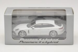 Porsche Panamera 971 4 E-Hybrid Balts Minichamps 1:43 WAP0207620H Metāls — attēls 5 no 5