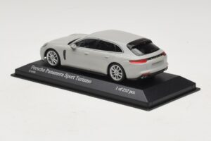 Porsche Panamera 971 Sport Turismo 4E-Hybrid Pelēks Minichamps 1:43 410066114 Metāls — attēls 3 no 5