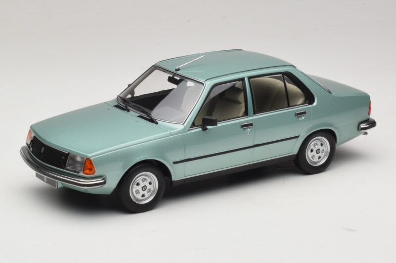 Renault 18 Gaiši Zaļš MCG 1:18 MCG18596 Metāls
