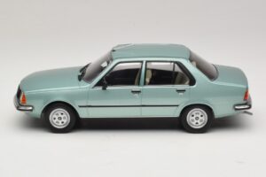 Renault 18 Gaiši Zaļš MCG 1:18 MCG18596 Metāls — attēls 3 no 6