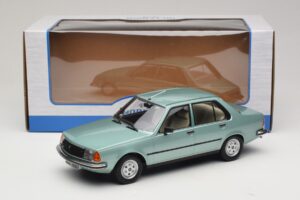 Renault 18 Gaiši Zaļš MCG 1:18 MCG18596 Metāls — attēls 6 no 6