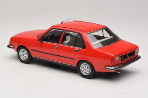 Renault 18 Sarkans MCG 1:18 MCG18595 Metāls — attēls 5 no 6