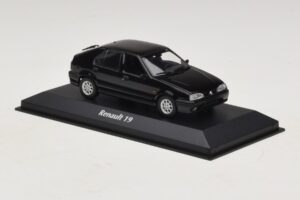 Renault 19 Melns Maxichamps 1:43 940113701 Metāls — attēls 3 no 5