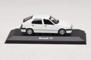 Renault 19 Balts Maxichamps 1:43 940113700 Metāls
