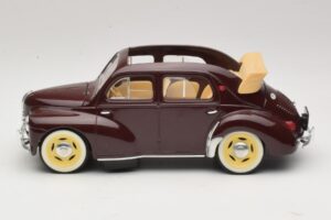 Renault 4CV Kastaņbrūns Solido 1:18 8048 Metāls — attēls 3 no 6